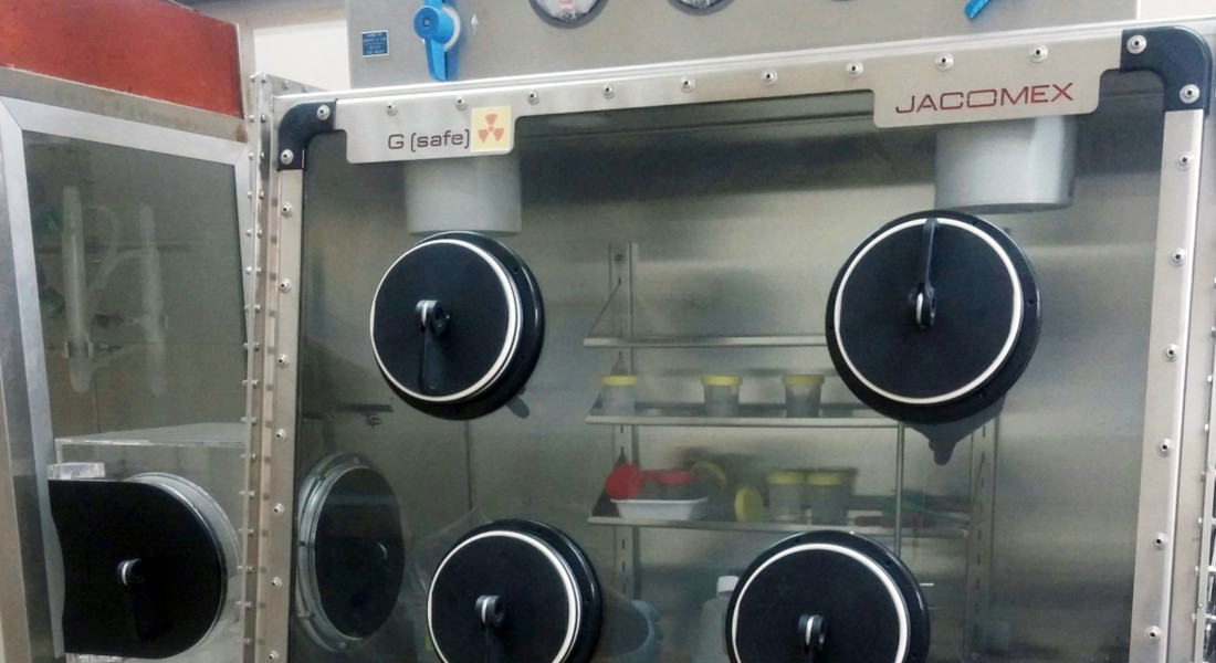 Manipolazione di plutonio o trizio in glovebox