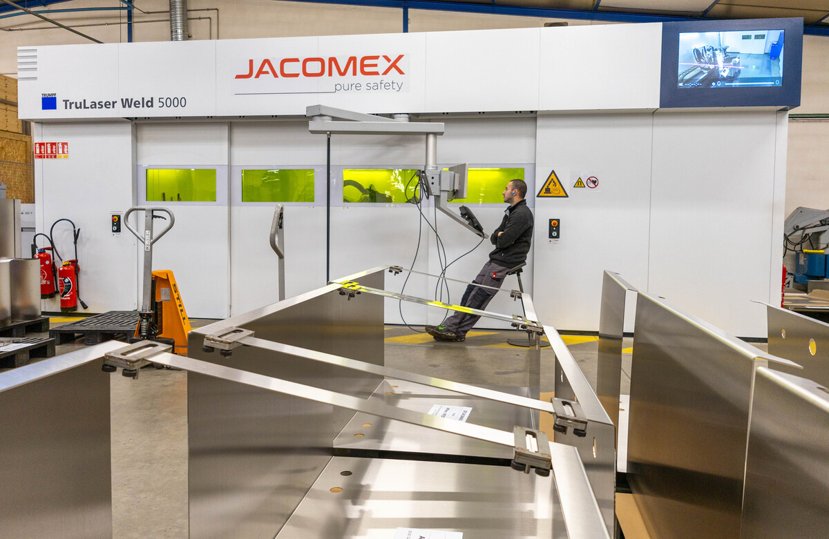 Glove box per applicazioni di saldatura