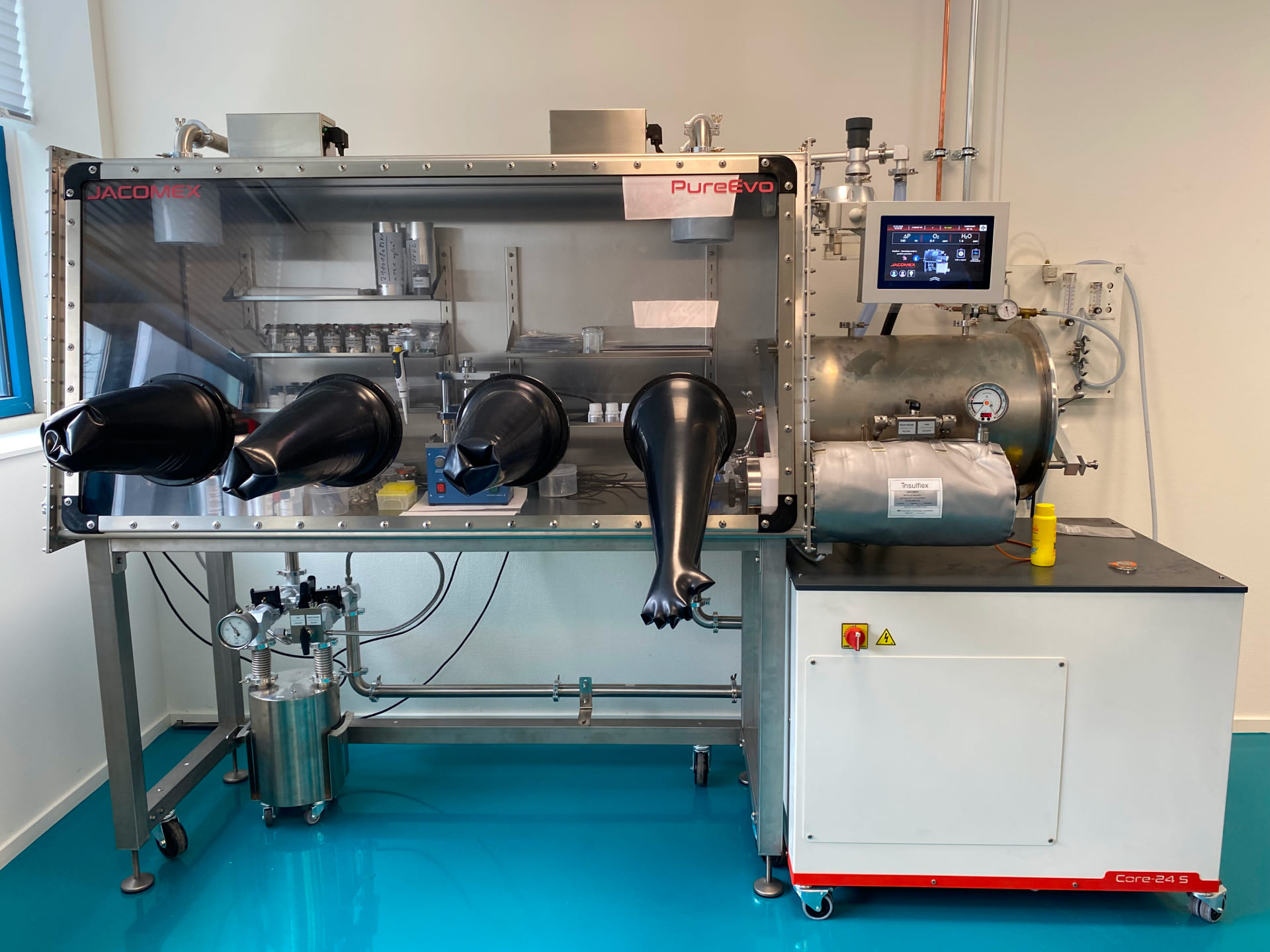 Glovebox purificato per l’industria delle batterie