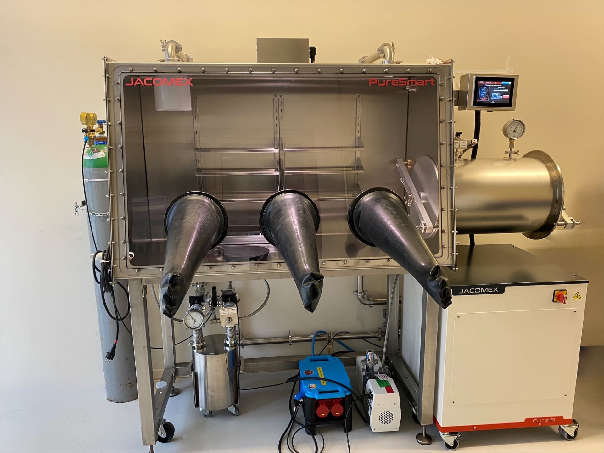 Glovebox per la ricerca avanzata sulle batterie
