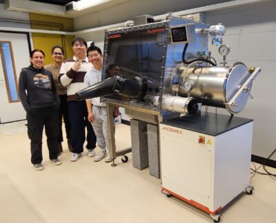 Glove box per analisi di precisione