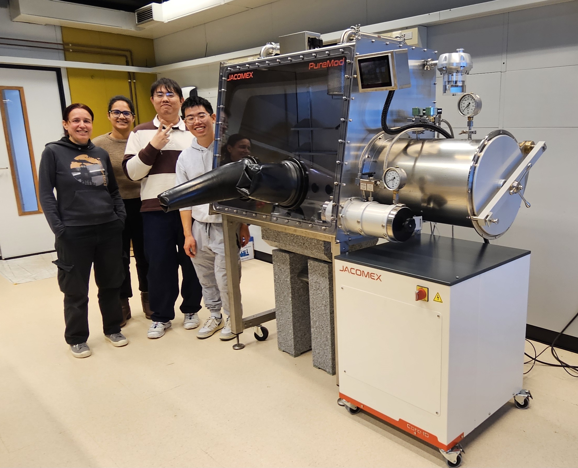 Glove box per analisi di precisione